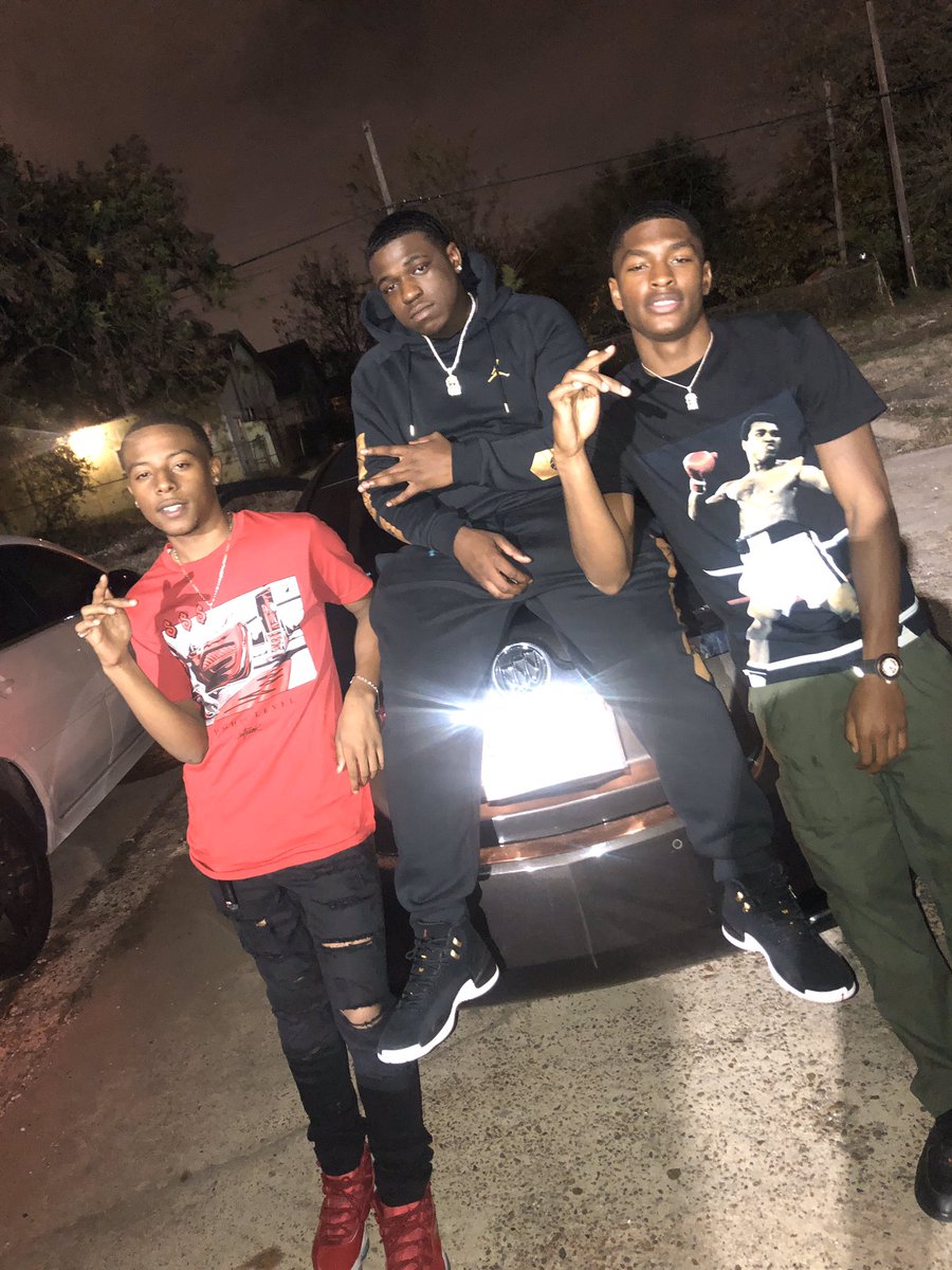 Slutt4Don's tweet photo. RealGoGettas💸 #FreeDaFam https://t.co/TgwqYz7c0L