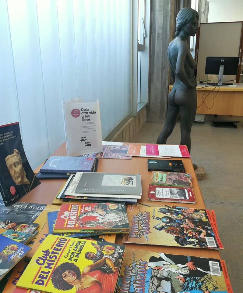BibliotecaULL's tweet photo. “Cuando has poseído un libro te has enriquecido personalmente. Pero cuando se lo pasas a alguien te has enriquecido por triplicado” Henry Miller
#bookcrossing Da otra vida a tus libros 🔁
Bibliotrueka👉Bibliotecas @ULL de Derecho, Bellas Artes y General https://t.co/lna34eg0j0 https://t.co/U5EjVyfik0