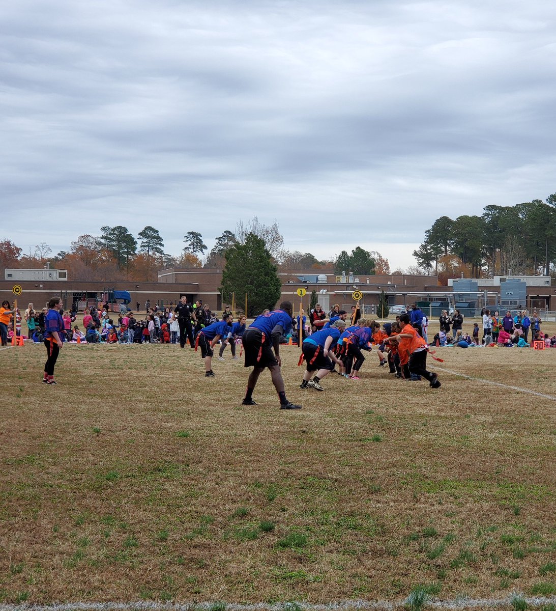 vb2ndteach's tweet photo. 2019 Gator Bowl 🏈🦃🏈 #schoolspirit #schoolcommunity #traditions #GlenwoodKidsDeserveIt #relentlessgators https://t.co/sLywIleOOw