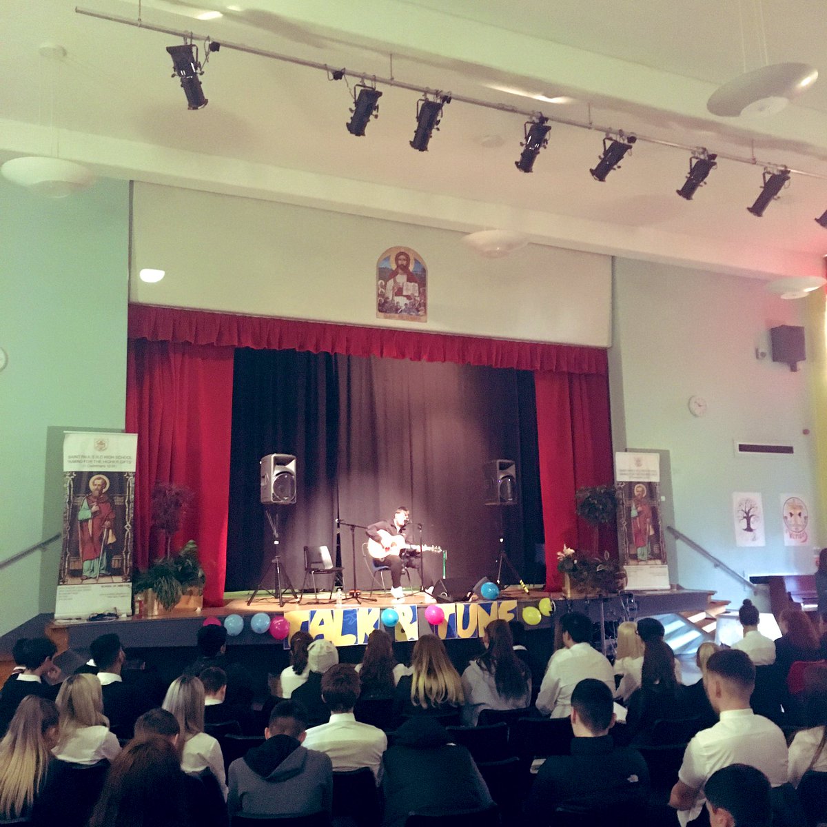 ConnectLaura's tweet image. Well done on your prelim de-stressing session 💫 🥳 🎵 @StPWBambassador with a special thanks to @St_PaulsRCHS all round wellbeing champion Mr Milton and musician @declanjdonovan #ItsOkayNotToBeOkay