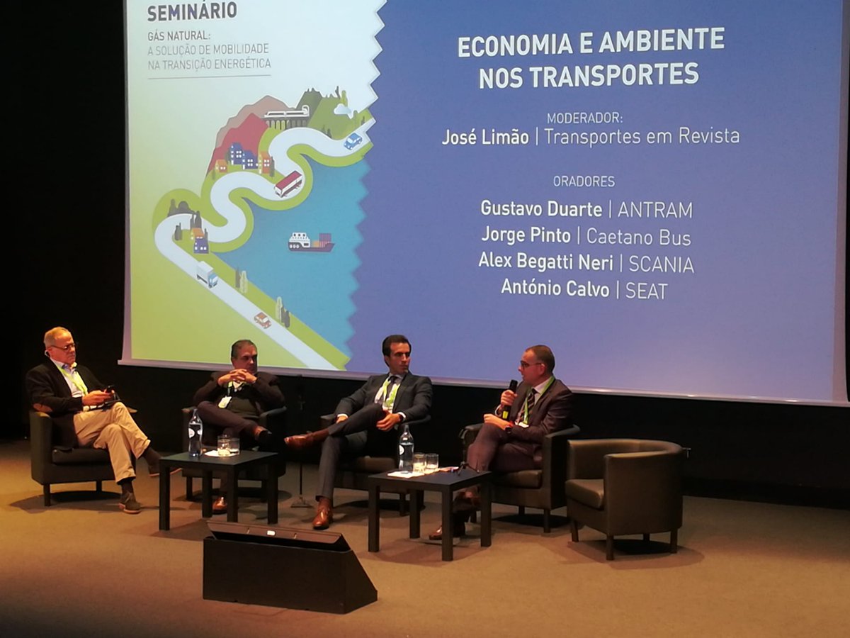 Gasnam_'s tweet photo. @HAVItweets @Naturgy @REN_PT @eugeniasillero @GalpPress @gruposousa @BureauVeritasEs @DouroAzul @IVECO Última mesa de debate: 'Economía y medio ambiente en el transporte', con la participación de Gustavo Duarte  #ANTRAM, Jorge Pinto de Caetano Bus, Alex Begatti Neri de @ScaniaGroup y Antonio Calvo de @tuSEAT. Modera José Limão de @transportestr https://t.co/laNDrecMUk