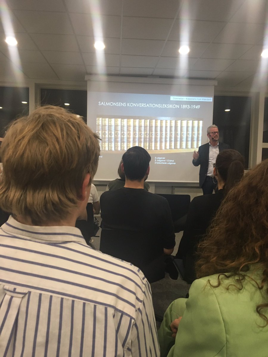 mette_hoey's tweet photo. Rane Willerslev udfolder dannelsesbegrebet - er det kejserens nye klæder?#cphbusiness #vigørdet https://t.co/u2hKuimmH8