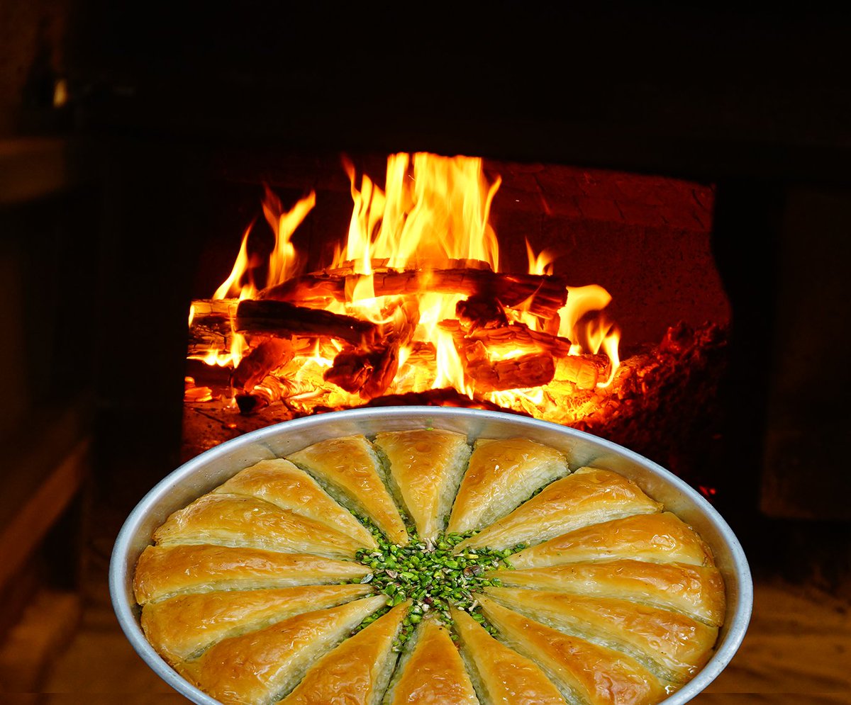 Ç E K İ L İ Ş  🎉
2 Aralık Pazartesi  gününe kadar bu tweeti RT yapıp hesabımızı takip eden 1 kişiye Türkiye’nin dört bir yanına göndereceğimiz gerçek Gaziantep baklavası hediye edeceğiz🤗
Şansınız bol,baklavanız çok olsun 😋

#muratusta #gazianteplibaklavacı #cekilis