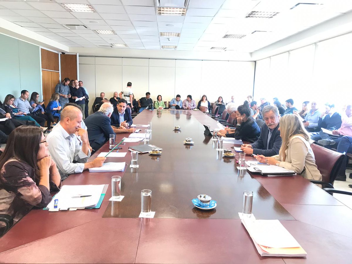 platon_347's tweet photo. #ComH Se trató en Medio Ambiente la modificación a la #LeyDeBosques impulsada por el Ejecutivo. Luego de mucho debate entre todas las partes, el oficialismo no consiguió los votos para emitir despacho y el proyecto sigue en comisión. https://t.co/M3QvZfJi9O