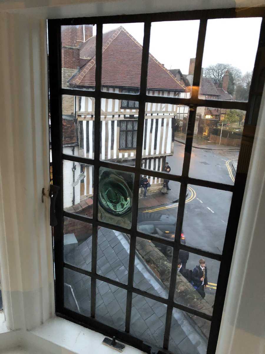 The wind singers <a href="/TeresaHowards/">Teresa Howard</a> <a href="/TonalMusicCo/">Sarah Llewellyn</a> have just arrived in #stratford to come and see @RyanHeenan_ in #RSC #TheBoyInTheDress !! Can’t wait #GregoryDoran #MarkRavenhill #DavidWalliams  #RobbieWilliams #GuyChambers #NewMusicAlert