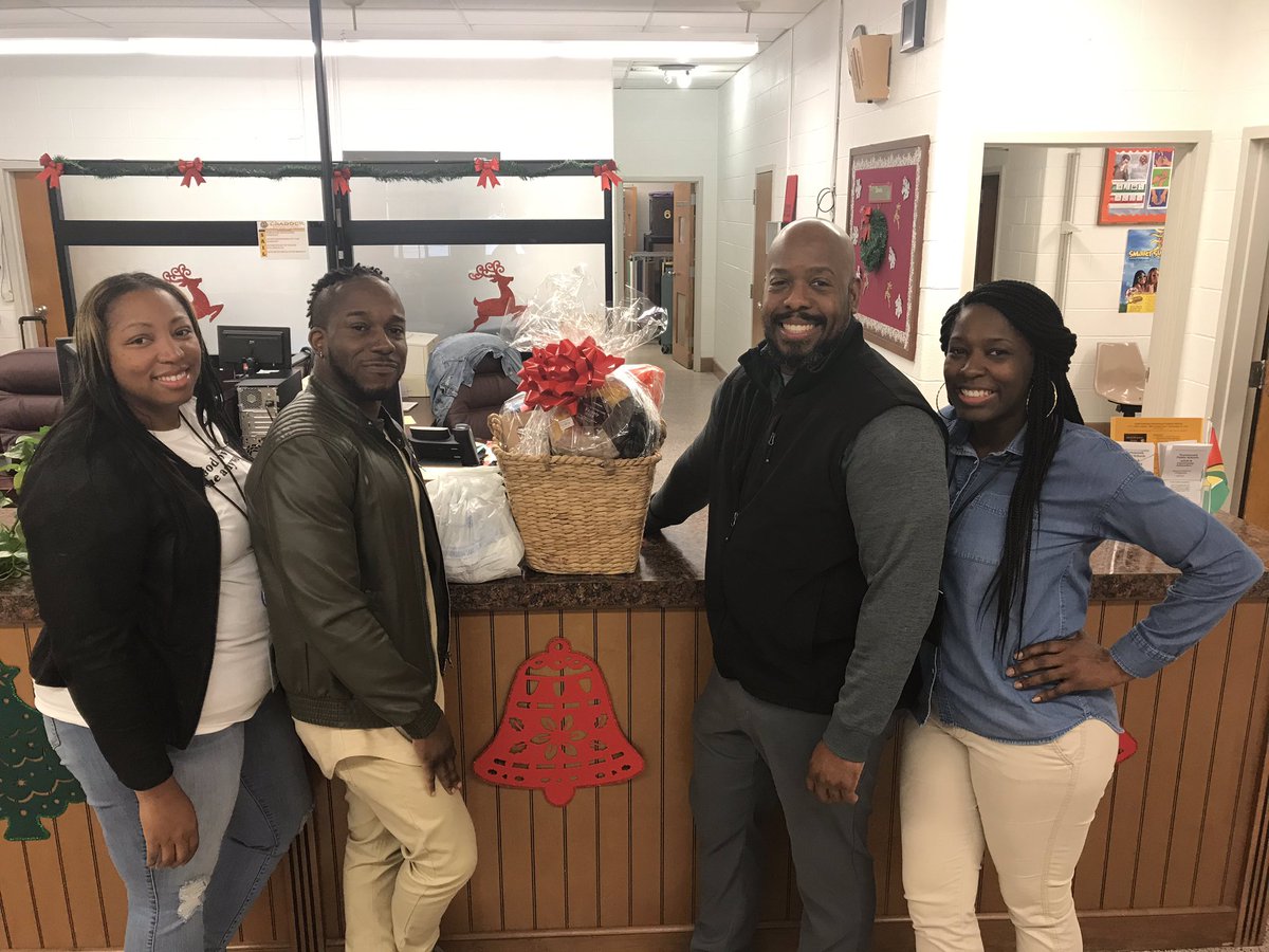 <a href="/CradockMS/">Cradock Middle School</a> delivering Thanksgiving meals to those in need—it’s the season for blessing others. Shout out to the @PortsVASchool math team and Dawson Town Community Choir for donating an extra basket for the cause! <a href="/EndiaHatcher/">Endia Hatcher</a> <a href="/HurdleLee1/">Latoya HurdleLee</a> <a href="/SthomasMATH/">Steven Thomas</a> <a href="/CrystalPopeMath/">Dr. Crystal Pope</a>  <a href="/ebracyPPS/">Dr. Elie Bracy III</a>
