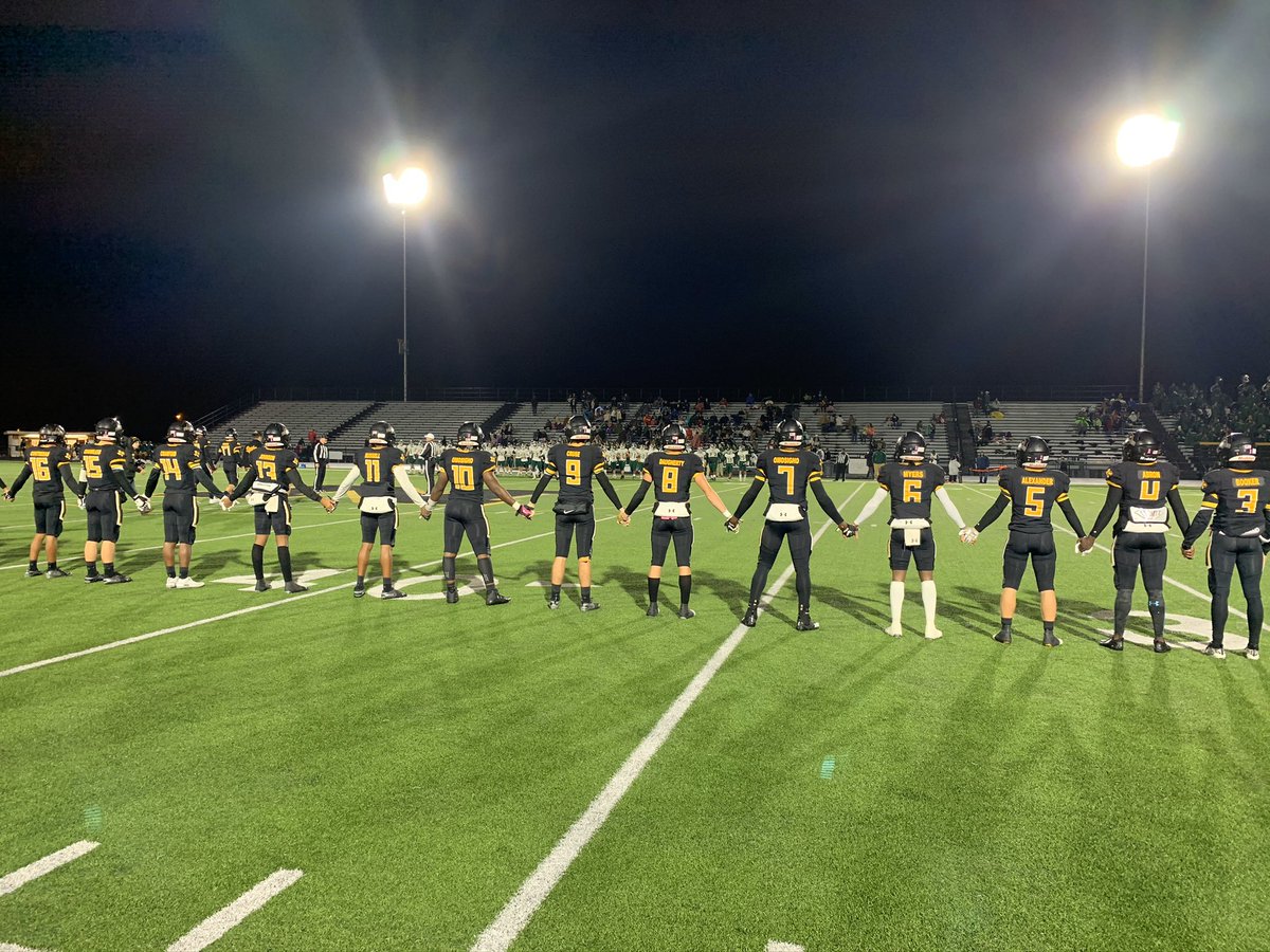 OfficialCISD's tweet photo. Attention Pirates!! 

PLAYOFF GAME CHANGE...
Friday's game has been moved to 2:00 p.m. to avoid bad weather Friday night. Varsity Football team will leave at 10:00 am. 

If you want to line the streets to send off the team please be between the central office &amp; @CrandallHS at 10. https://t.co/GioiFW5xor