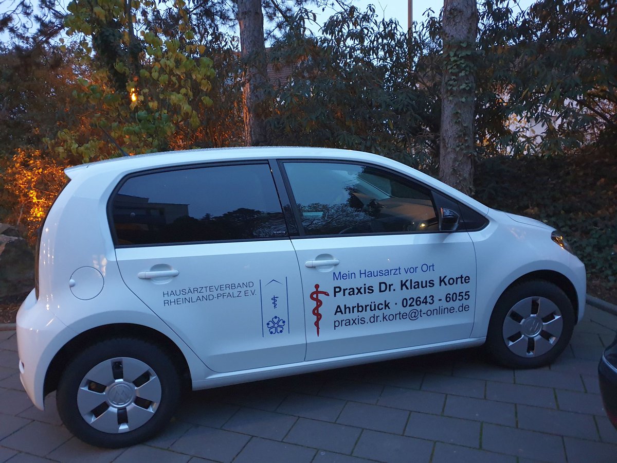 HZVMelanie's tweet photo. Es ist soweit!
Ab sofort gibt es das erste #VERAH-mobil in Rheinland-Pfalz. Ihr seid auch VERAH in RLP und habt Interesse an einem VERAH-mobil? Dann wendet Euch für weitere Informationen gerne an den @HausaerzteRLP https://t.co/6R2Cgz0TOQ