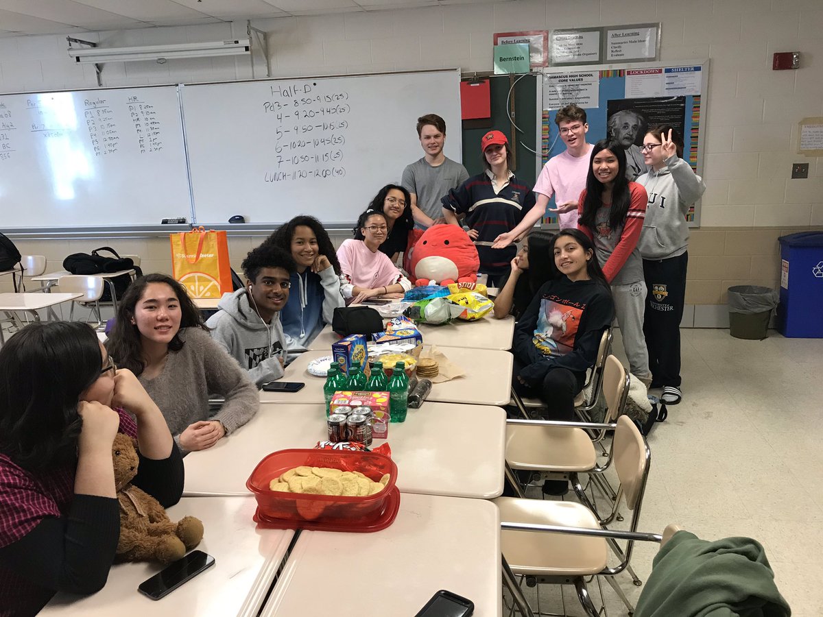 SourceMath's tweet image. Friendsgiving happening on the 1/2 day before thanksgiving! I didn’t exactly allow this but happy to know they found a place in my room! Happy Thanks/Friendsgiving!