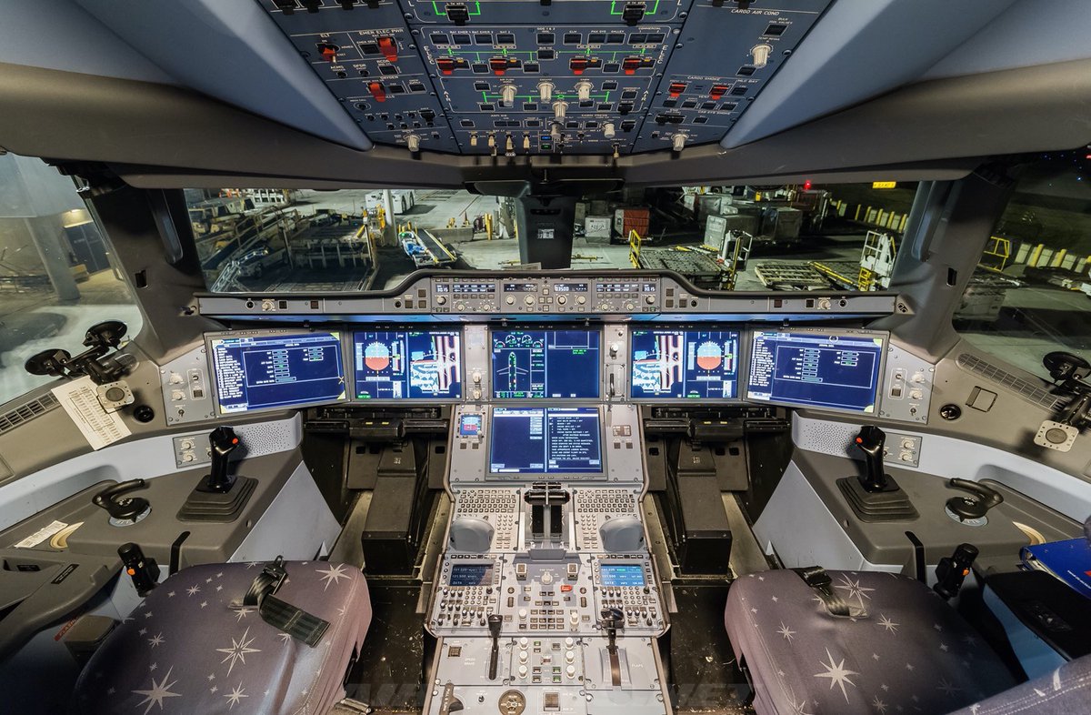 Delta_Pilots's tweet image. The Delta Pilots wish everyone a #HappyThanksgiving 🦃, especially the over 2,000 professional Delta pilots and the many thousands of Delta passengers taking to the skies on Thanksgiving day. #deltadifference  📸by Yu Cai