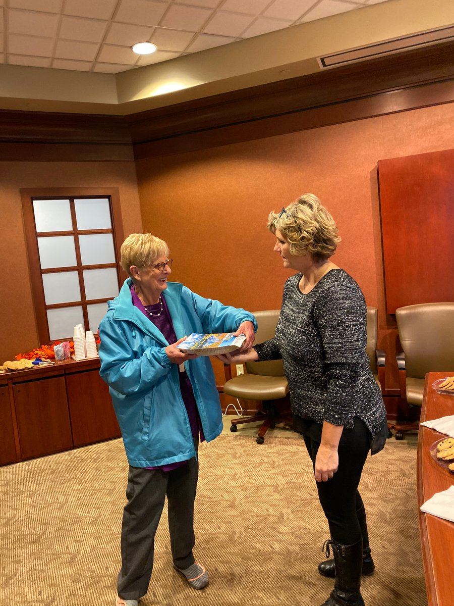 Knepp_Financial's tweet photo. At Knepp Financial Group, we are thankful for the relationships with our clients and the community. Thank you to everyone who brought canned goods to our Ft. Wayne, Muncie, and Indianapolis locations to give to local food pantries while stopping by for our Pie Giveaway. https://t.co/nZiFuSgflF
