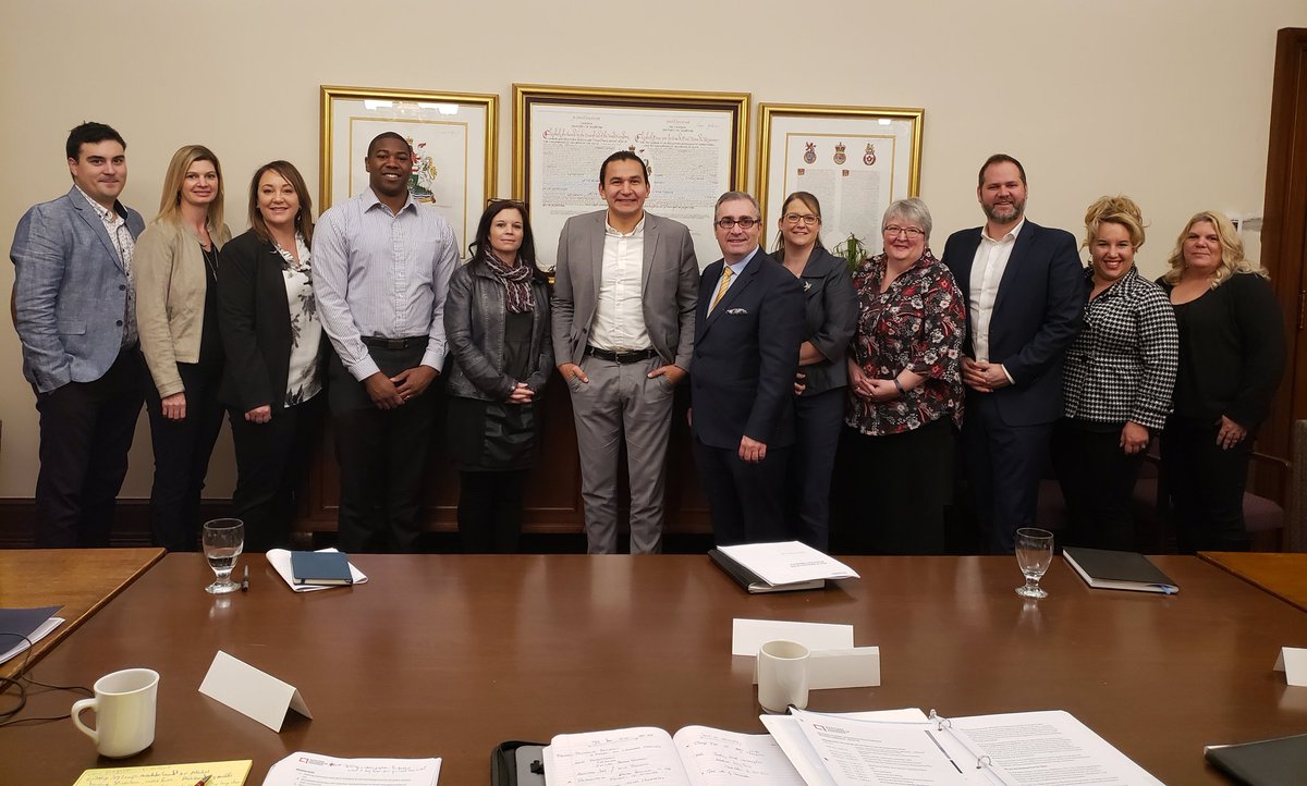 mbchambersofcom's tweet photo. The #MBChamberNetwork happy to chat about public saftey concerns, access to capital, labour market info gaps, tax competitiveness and much more this morning with both opposition party leaders at #AdvocacyDay2019 Thank you for your time @WabKinew &amp; @DFLamont https://t.co/tQ3z55yXzp