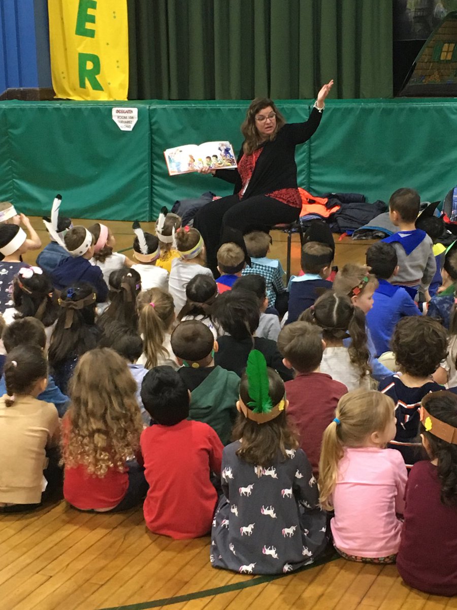McginleyIsabel's tweet photo. #WeeGiveThanks! @DWS PreK feast, Mrs Rudowsky shares her favorite Thanksgiving story 🦃 @WeehawkenTSD @AnnaRudowsky @EricCrespoEDU https://t.co/bBwbuXgNT5