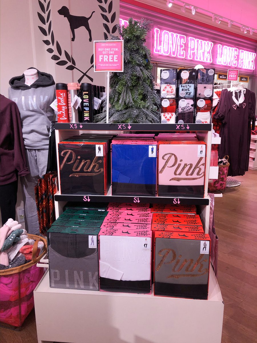 IllinoisStPINK's tweet photo. Spend less time hunting for sales and more time shopping them 🛍 !! Head over to @VSPINK for the best Black Friday deals!! https://t.co/4auMU1hAo5