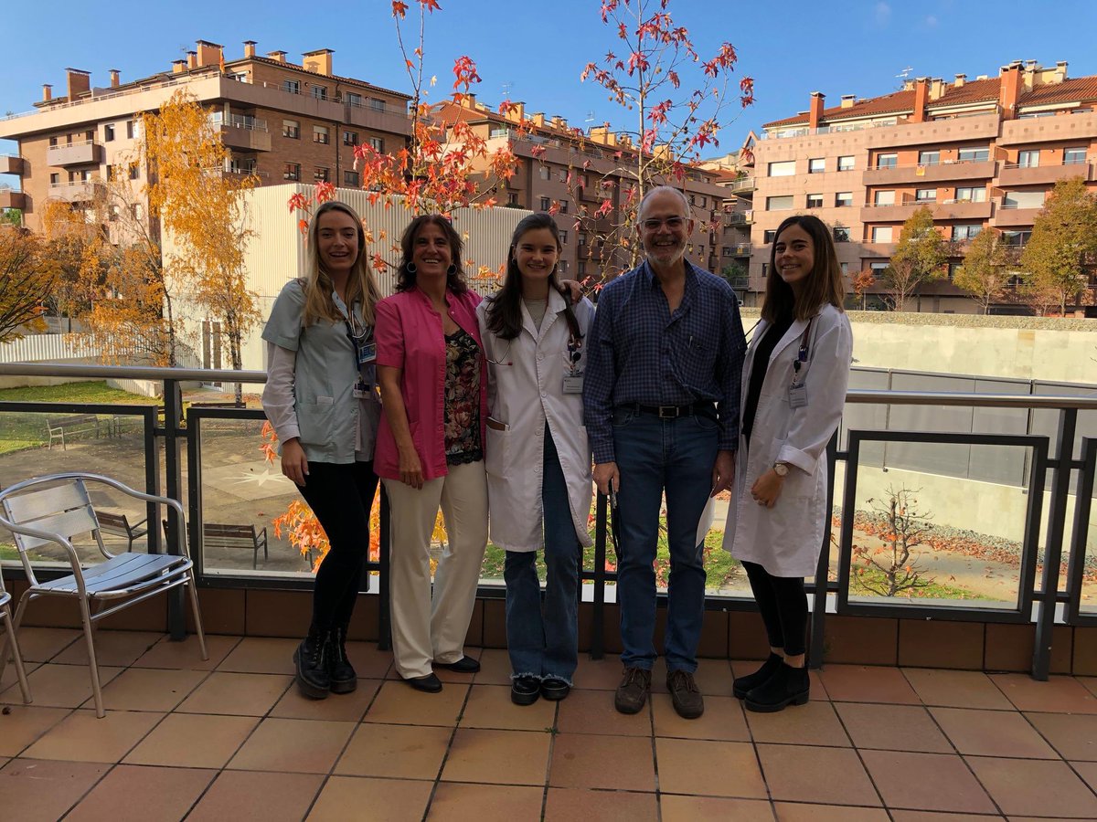 annaalbo1's tweet photo. Darrer dia de pràctiques dels estudiants de 3r @u_medicina  @UVic_FCSB  . 
M’ ha agradat el caliu que heu fet amb pacients i famílies.
M’ ha agradat la vostra atenció, entrega i treball.
M’ ha agradat veure que esteu en una bona Escola de l’ ofici. 
M’ha agradat veure-us créixer! https://t.co/Ydp5hUyqOF