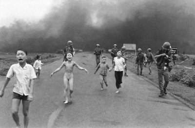 MarcoBo14299061's tweet photo. Abajo 3 fotos de países a los que EU declaró que iba a combatir a TERRORISTAS, la cuarta, donde están los niños corriendo de las bombas de NAPALM, es de un país al que fue a salvar de las garras del comunismo.

Vamos a ver díganme; ¿quien quiere que vayan a su colonia?
¿🤔?⤵⤵⤵ https://t.co/hJvFhuPACV