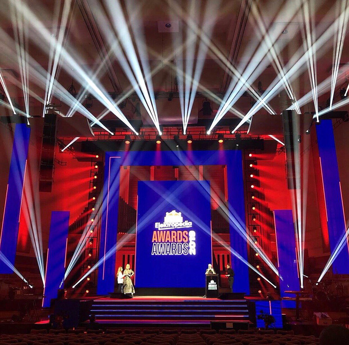 Robelighting's tweet photo. In Brussels at the Red Bull Elektropedia Awards, #lighting & #productiondesigner Thomas Boets worked with #RedBullBelgium & #JetImport while creating a #lightingdesign using @Robelighting #Spiider, #T1, #Pointe, #LEDBeam150 & #CityFlex luminaires from @LLStageService. https://t.co/g471ef27WY