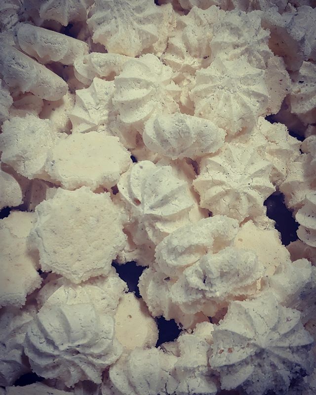 BeNannaBakery's tweet photo. Selling air😂..... Hazelnut meringue.
Great stocking stuffer if you don't nibble on it before Christmas 😍😍😍 #chilliwack #bc #canada #benannabakery #fraservalley #abbotsford #Vancouver #yvr #early #happycustomer #tapmango #christmasbaking #hazelnut #st… https://t.co/Be9yRy8Z8x https://t.co/YvooiW3Olh