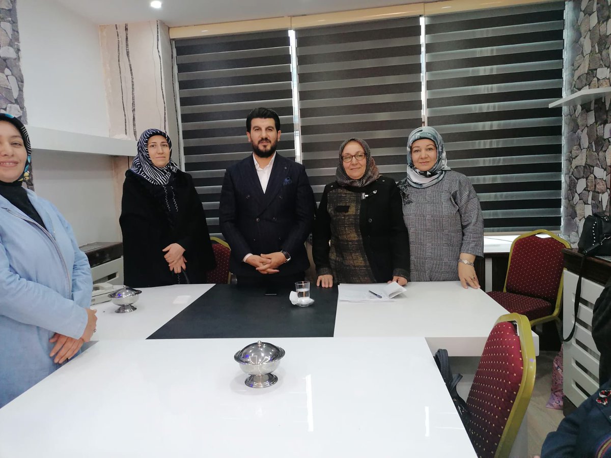AkPartiKadnKol6's tweet photo. İlçe Başkanımız Sayın Nedim SAĞLAM'ın katılımıyla  Kadın Kolları Başkanımız Sayın Dürdane ŞAHiN'in Riyasetinde Haftalık Olağan Yürütme ve Yönetim  Toplantımızı gerçekleştirdik Hayırlara Vesile Olsun İnşallah. https://t.co/WonbU7PQqe