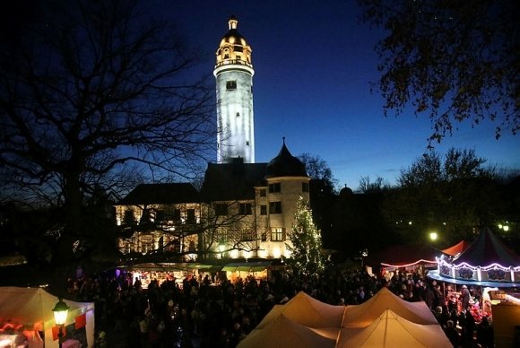 FfmGehtAus's tweet photo. Wohin wenn's weihnachtet? Wir stellen euch die acht schönsten, gemütlichsten und spannendsten Weihnachtsmärkte rundum Frankfurt vor. https://t.co/hzsVgsFqhY 🎄☃️🌟 https://t.co/zN8rlxxKAq