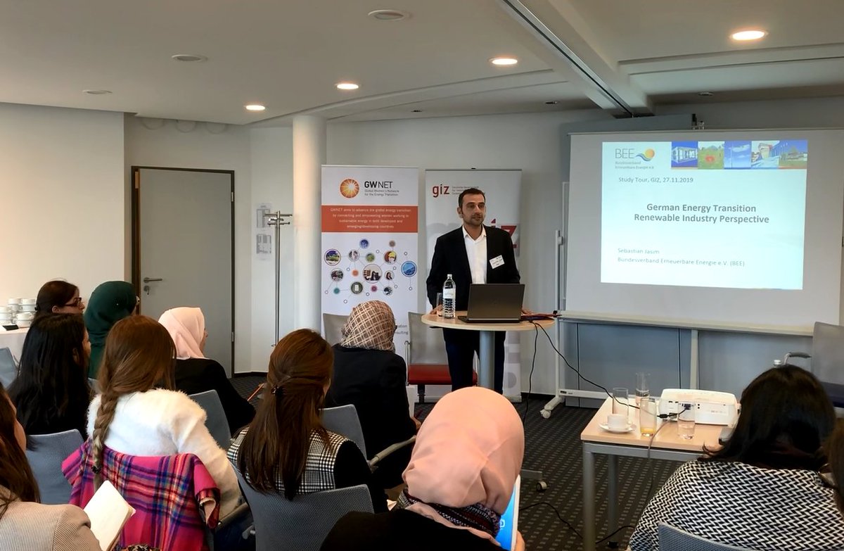 bEEmerkenswert's tweet photo. Bei der #GWNETStudyTour ging es bei der @giz_gmbh um die Vorstellung der deutschen #Energiewende. Der Austausch mit engagierten weiblichen Mentees aus Lateinamerika & der MENA-Region inspirierte uns auf dem Weg zum #betd2020. https://t.co/mbwPlZwwMP