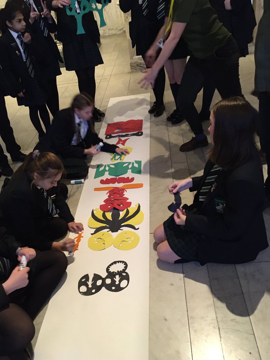 StChrisTrashion's tweet image. Designing wallpaper in the V&amp;amp;A. #designlabnation