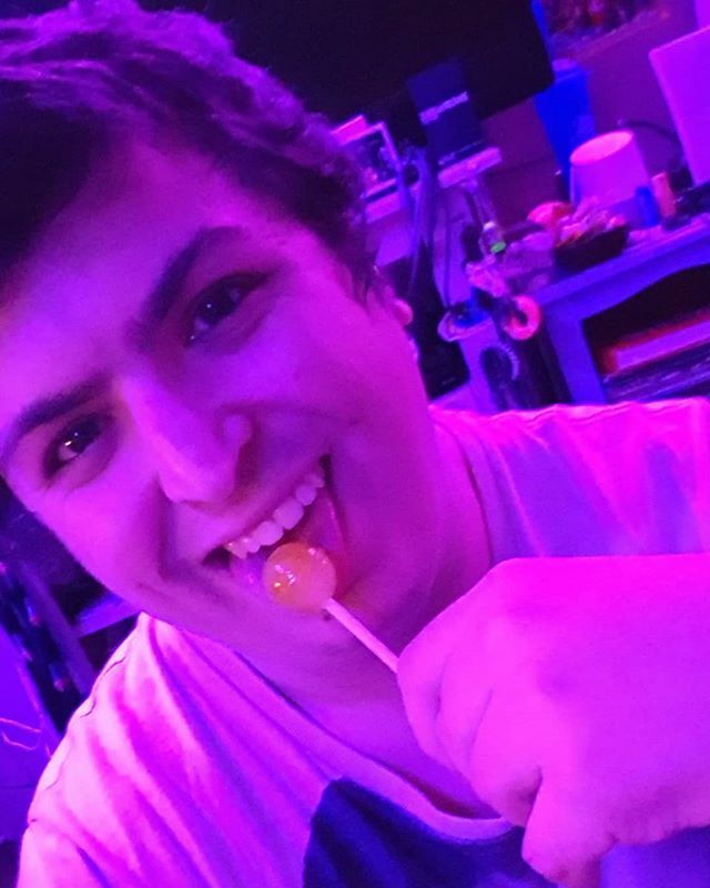 Ooh sorry I didn't mean to hurt you 🙈
Just kidding bi***, you're just a shitty dust to me 😂😏 #sucette #chuppachups #tongue #langue #Lgtb #lgbtq #pansexual #Colorful #fullofcolor #Smilingface #lgbtboy #lgbtman #frenchman #frenchboy #vivreaveclesourire… ift.tt/35De2hb