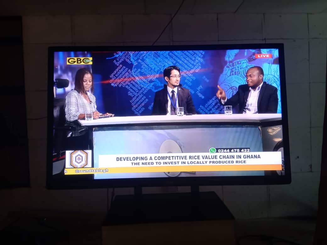 Kaz_Fujiwara's tweet photo. Stressed the importance of Public Private Partnership (PPP) and South South &amp; Triangular Cooperation for ''Developing A Competitive &amp; Sustainable Rice Value Chain in Ghana'' @roundtablegh @thegbc_ghana with @rebekahawuah, Evans/ Business Journalist and Eric/Rice Farmer https://t.co/oykEyouHYO