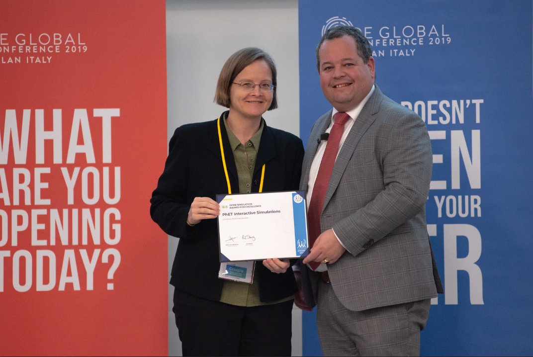 So SO grateful and excited to be a 2019 @oeconsortium #OEGlobal19 award winner for our contributions to #OER!

Here is our director Dr. Kathy Perkins accepting the award!