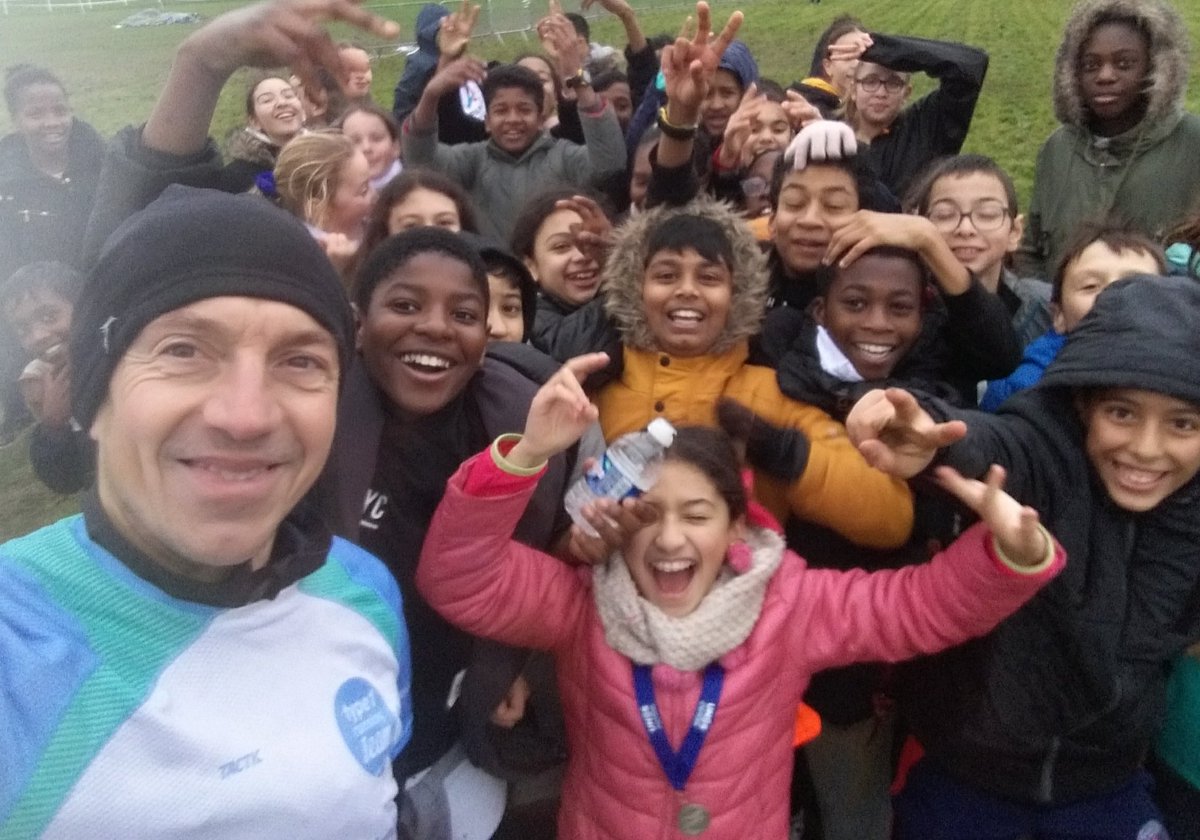phildheu's tweet photo. Gd BRAVO aux élèves de @seinesaintdenis pr implication #crossunss #LeDefit @unss @nicolas88batum @UNSS93 🏃♀️🏃♂️
➡️ Sport/diabète et laser run au stand santé avec @T1_RunningTeam
➡️ 100 jeunes parcours santé solidarité
➡️Fier de mes élèves #ClasseOlympique responsables stand https://t.co/EqC6eVxg9D