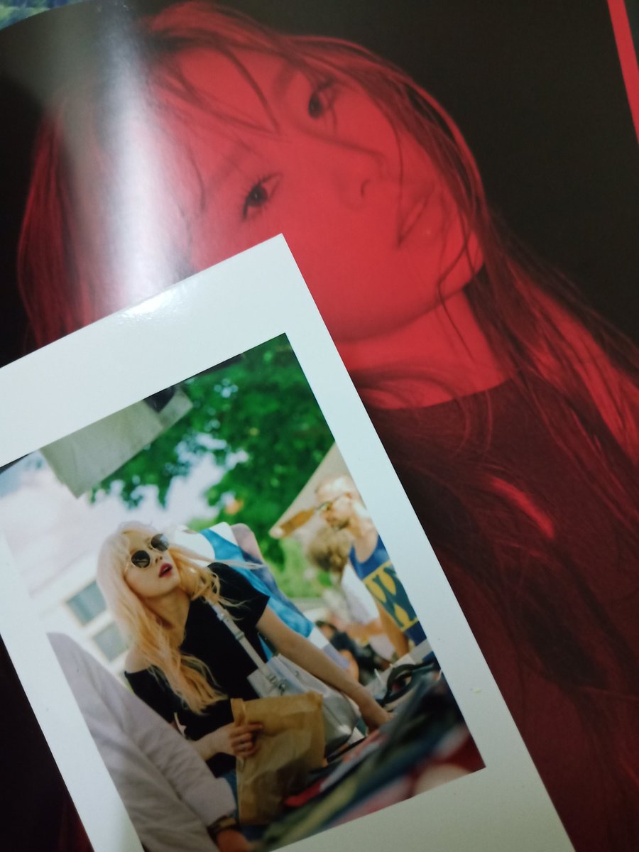 miyoungsboo's tweet photo. Thankyouuu @taeyeonUnionMY for handling the GO, the free gift and for the great service 💜 Loveee the polaroid 😍  

#Taeyeon #Purpose https://t.co/foR0iTcqAo