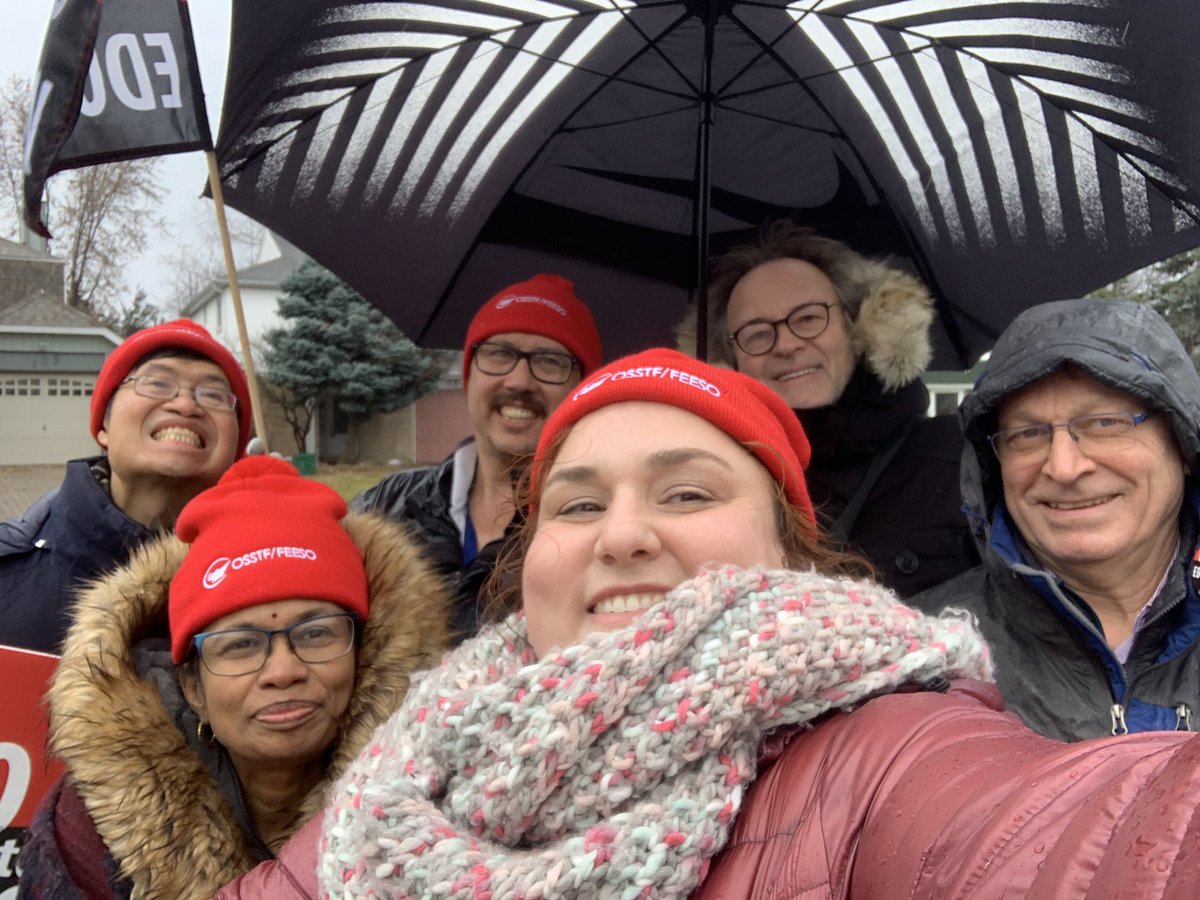 themelba123's tweet photo. @OSSTFtoronto @osstf Rain is not going to stop us from delivering flyers around around our community! #nocutstoeducation #unionthuglife https://t.co/A0l8t77dlU