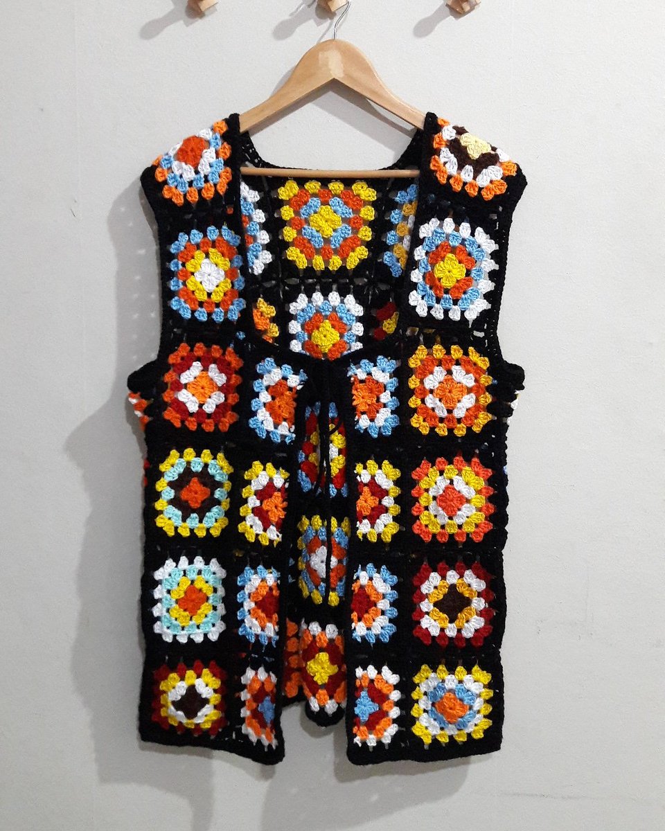 Granny Square Vest 💕
#handmade #vest #Womensfashion #casualstyle #trendy #clothes #streetfashion #shopping #vest #winterfashion #unique #style #fashiondaily #fashionblogger #DIY #accessories #bohostyle #womenswear #fashion #giftideas #cyberweeksale #etsyshop