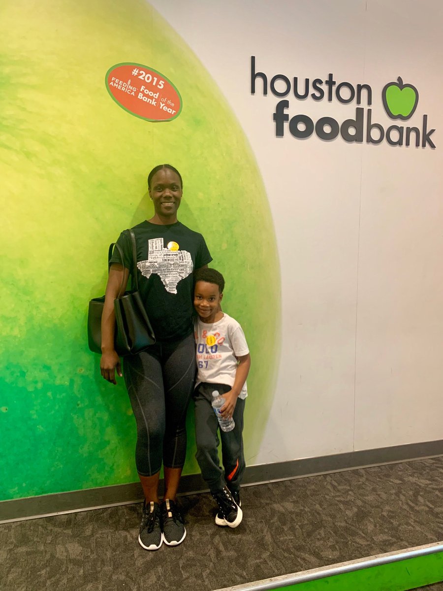literacy_lounge's tweet photo. Great way to spend 4hrs of your break @HoustonFoodBank Excuse our appearance we really worked. We were lucky to get partnered with a group from the @HumbleISD_GE family. #rypie #schoolsouthelpout #BeTheLight @HumbleISD_OE https://t.co/M1ahqAAxai