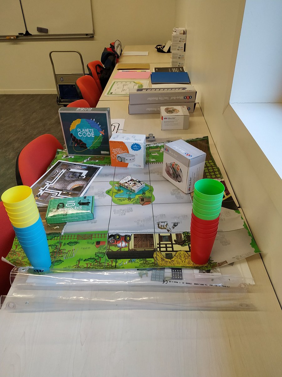 benovigo's tweet image. Super journée de formation avec les animateurs enthousiastes de la vile d&apos;#epernay . Même pas eu le temps de les prendre en activités ! On remet cela le 15 janvier. Chouette !
#penseeinformatique #thymio #bluebot #cargobot #robotidiot #canope_51 #debranche dans le désordre ...