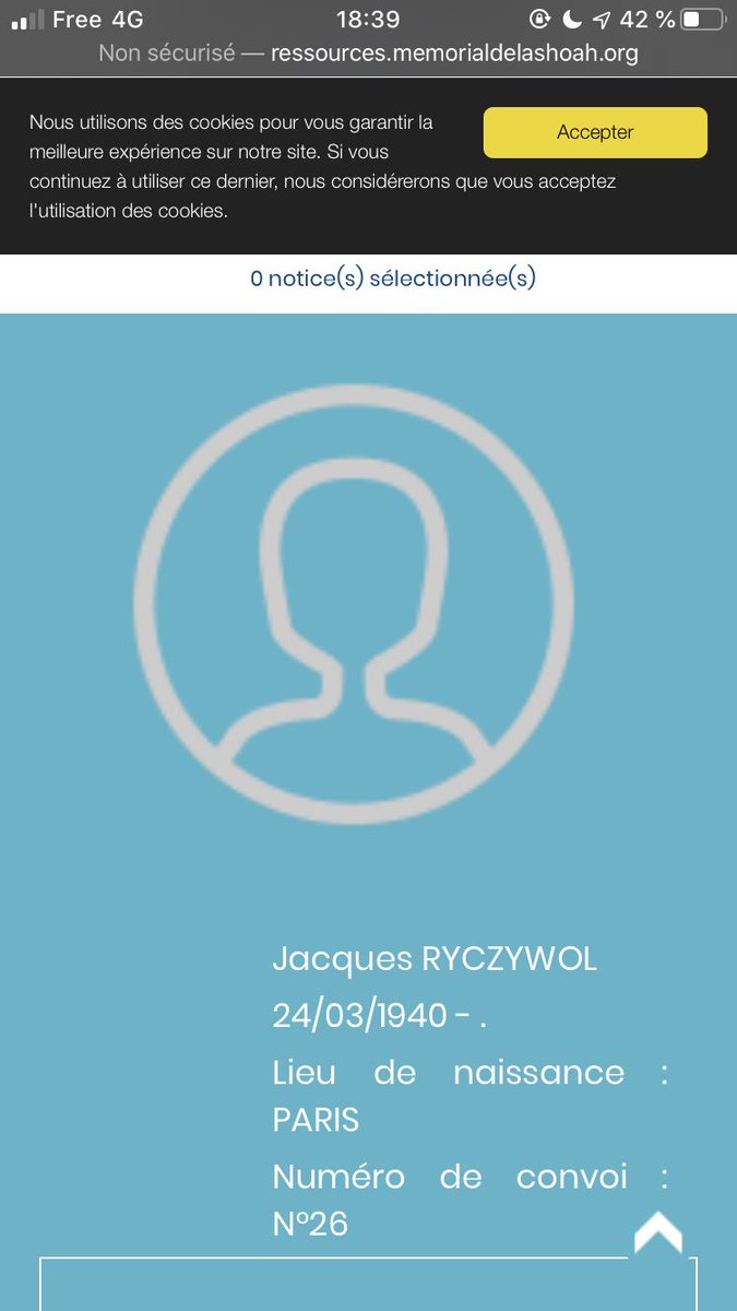 Je vais vous présenter un enfant qui s'appelle Jacques. Jacques est né en 1940 et vit à Ivry Sur Seine dans le 94. Jacques Ryczwol c'est mon grand cousin. A deux ans il est deporté et tué. Jacques n'a presque pas vécu. Jacques n'a pas de photo. Son identité c'est le convoi n°26