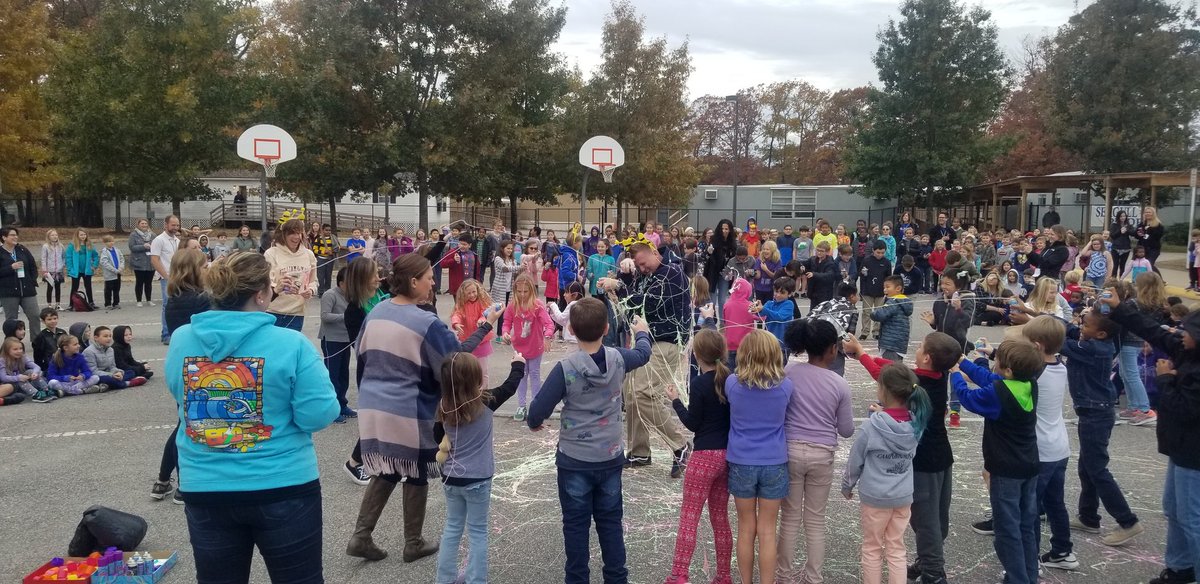 p_tprb4's tweet photo. 100% PTA class Winners Silly String the Principals!!! @TESSeagulls @cziggy1 @Mere008 https://t.co/Qw8NLa8CT9