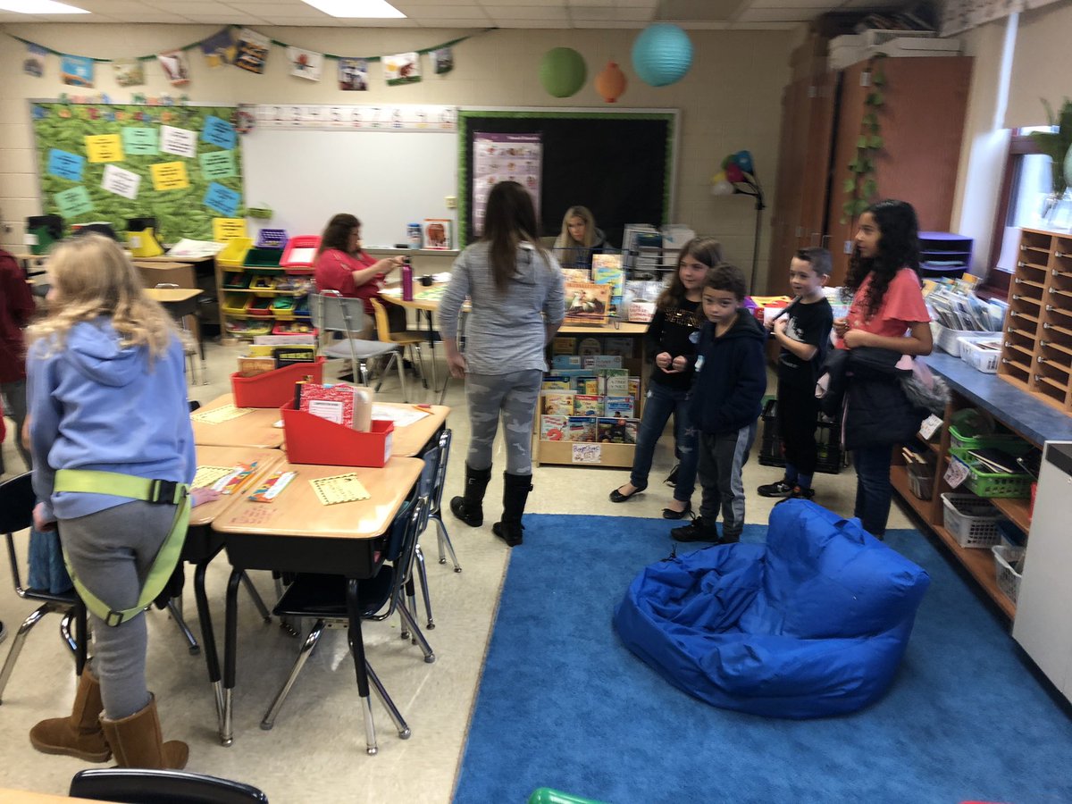 CassRoomOneOFun's tweet photo. Loved mixing it up (quite literally) today with our fifth grade pals! We made cake pops, played lots of games, and made our part of a school-wide art project! @PDSD_AstonES @Mrs_Cacciola #mixitupday #penndelcoproud https://t.co/jcst2otcg2