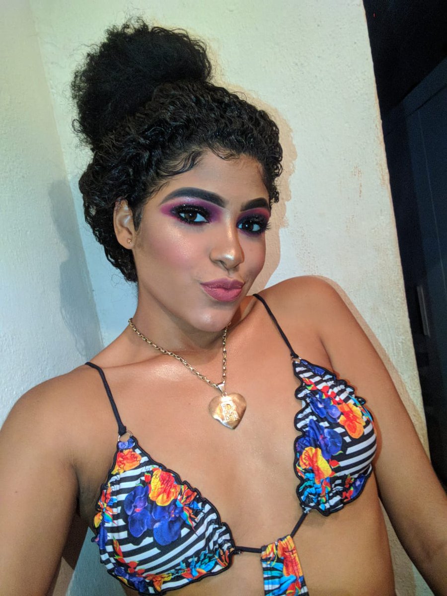soares_d5's tweet photo. Ninguém nunca entendeu como vc consegue ser assim tão linda ✨🎶🥵 https://t.co/gOAyfGlVfF