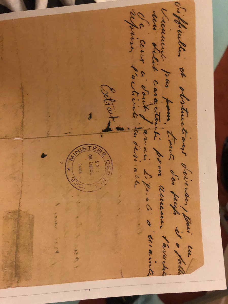 Je vais aussi vous raconter l'histoire d'un homme appelé Chaskiel (Charles en Yiddish).Chaskiel est un commerçant avec une belle petite famille.Le 13 octobre 1941, son cher voisin Henri Valette à "l'honneur" de le dénoncer,puisque des "israélites" sont "parfaitement indésirables"