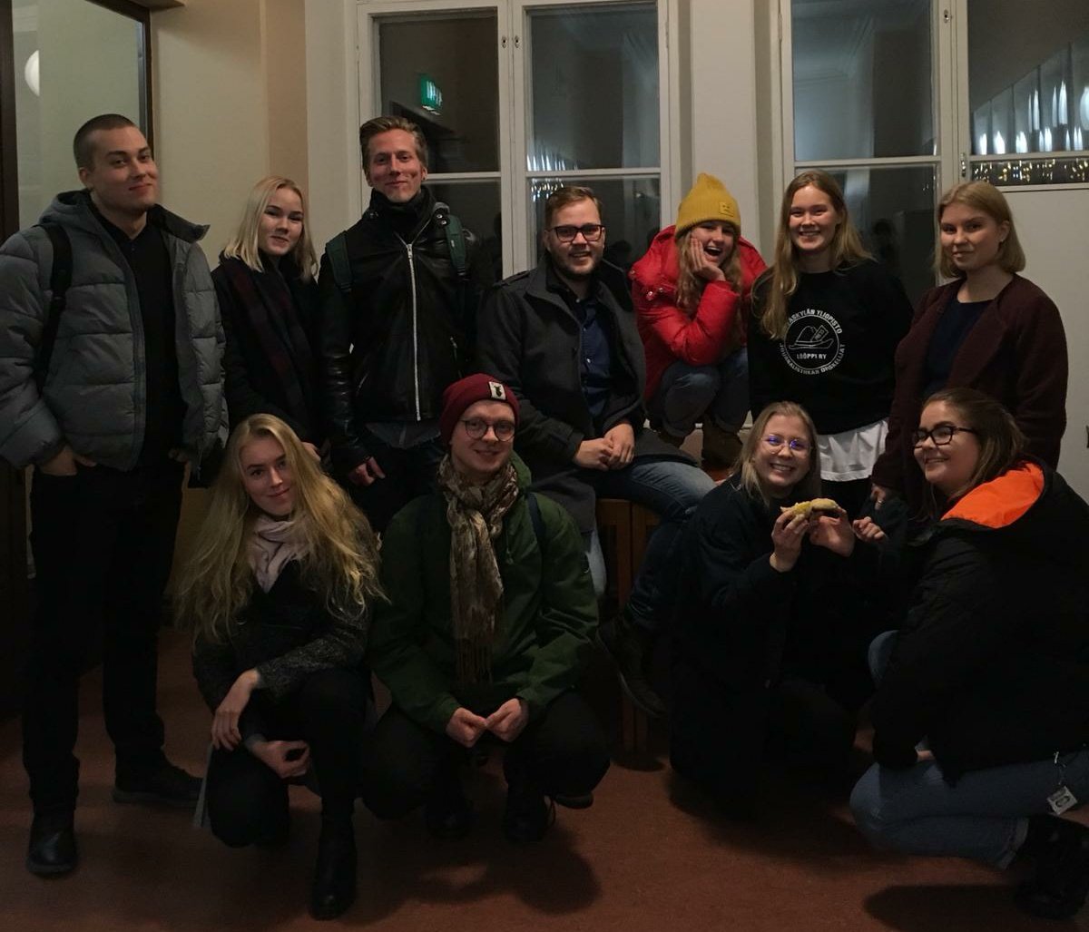 Syyskokous on valinnut Lööpille uuden hallituksen vuodelle 2020. Ensi vuonna puheenjohtajan nuijaa heiluttelee <a href="/KokkinenEetu/">Eetu Kokkinen</a> . Onnea kaikille uusille hallituslaisille! #sanokaalöö