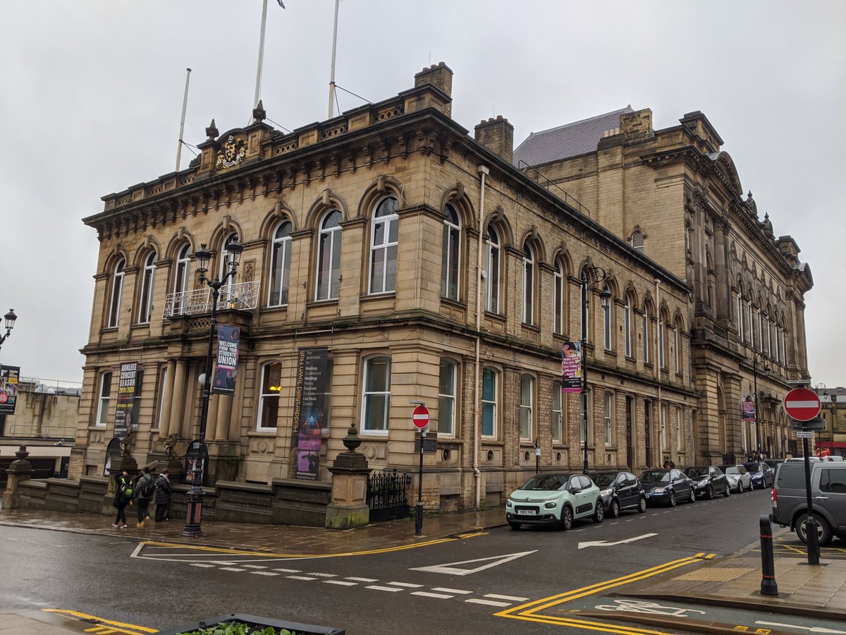 Proud municipalism arrives in the shape of the Town Hall, built in two parts in classical Corinthian order between 1875 and 1881. 3/7