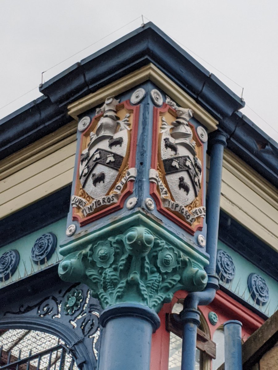 The market hall was designed by R S Drydale, Borough Surveyor, in 1887. The Borough coat of arms states 'God helps the diligent'. 4/7