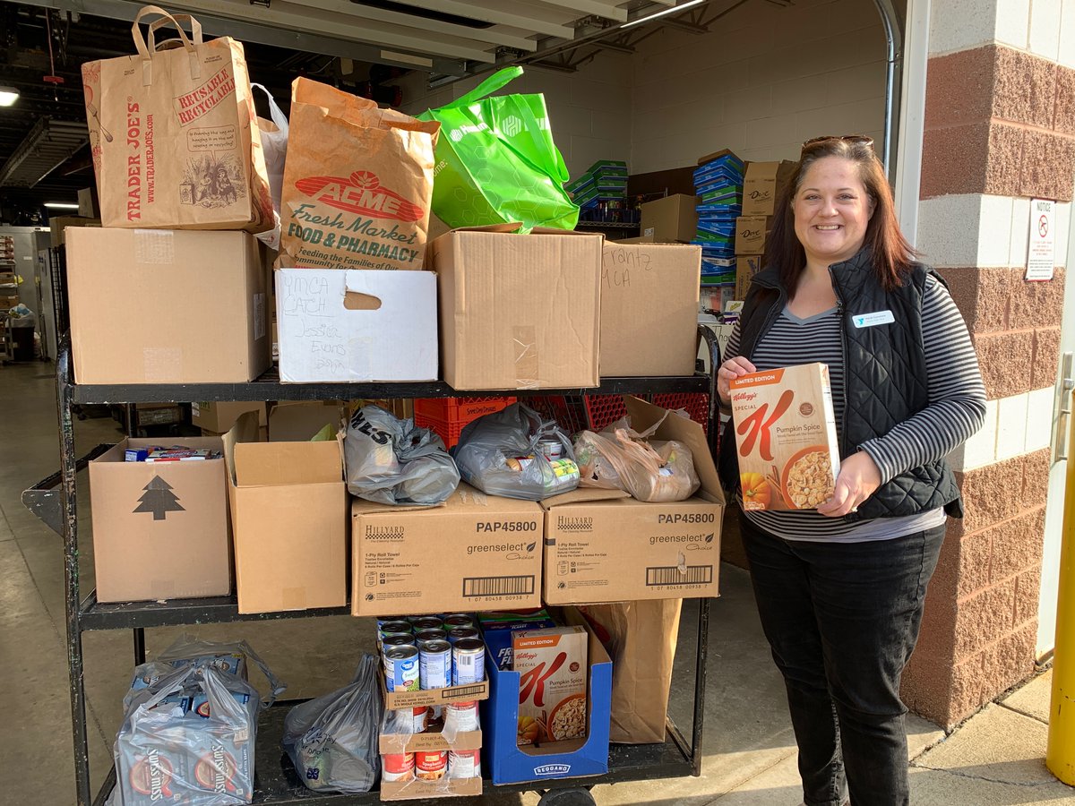 Heidi dropped off the contents of a food drive from <a href="/akronareaymca/">Akron Area YMCA</a> in Cuyahoga Falls which provides us with 400 pounds of assorted items! 🥫🥘 

Thank you!!! 

#PeopleHelpingPeople #OPENMThanksgiving