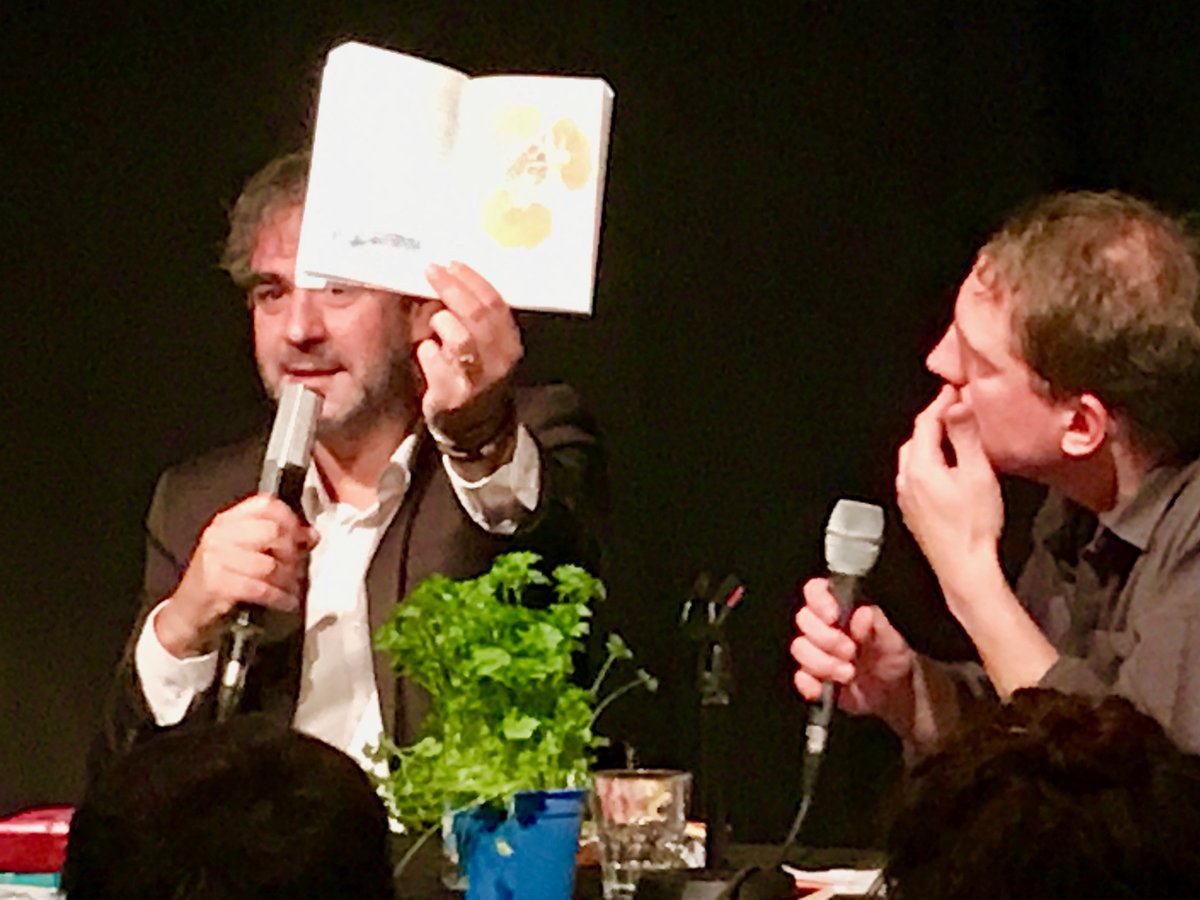 #FreeDeniz "Ich bin denen noch in Haft so auf die Nerven gegangen, da haben sie mich irgendwann ziehen lassen". 
<a href="/Besser_Deniz/">Deniz Yücel</a> auf Lese-und Dankestour in 
<a href="/muenster_de/">Stadt Münster</a> der Stadt, die einen Fahrradkorso für ihn veranstaltete. <a href="/ralfheimann/">Ralf Heimann</a> moderierte
tinyurl.com/y42n7b4u