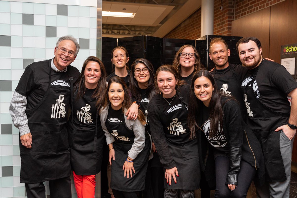 soxcharities's tweet photo. Happy Thanksgiving! 🦃

Last night, Rick Renteria and his wife Ilene, with the help of Blue Plate Catering, prepared a traditional Thanksgiving dinner for the children and staff at Mercy Home for Boys &amp; Girls. https://t.co/kMg3GarDrf