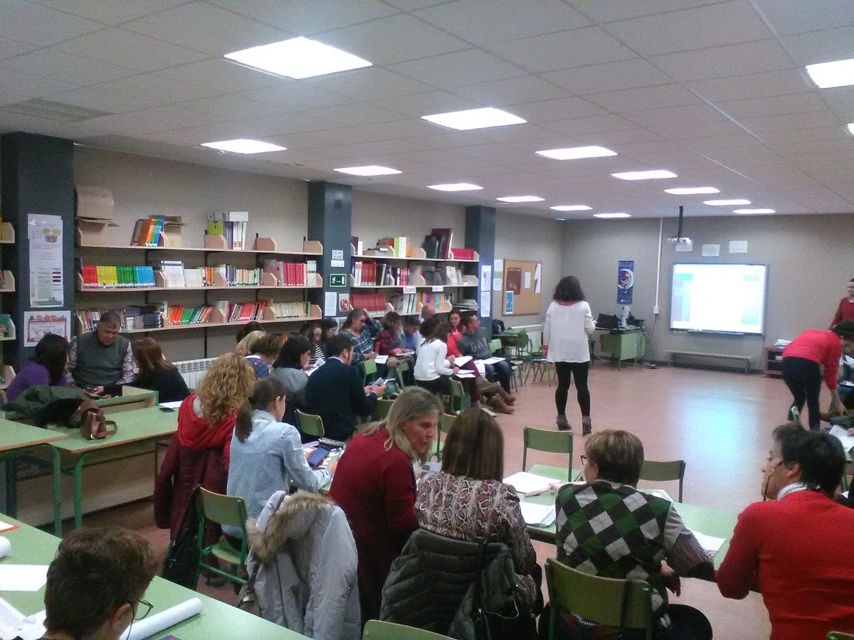 lenguae_CFIEVA's tweet image. Elementos del aprendizaje significativo: atención, emoción, memoria, asociación...Y un proceso madurativo adecuado!Neurociencia con @soniperezvara @kiddo_brain @cfievalladolid @camposgoticos @CRA_BECILLA @CeipMayorga @CEIPVILLALON @iescamposytrzs #CSanVicentedePaúl #formaciónCyL