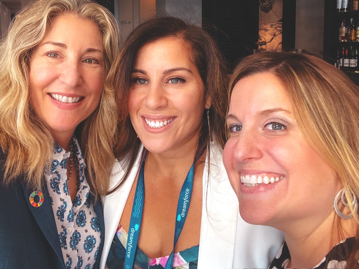 PartnerTap's tweet photo. "How you sell matters. What your process is matters. But how your customers feel when they engage with you matters more." - @Tiffani_Bova

Thank you Tiffani for the words of wisdom and kindness. The perfect way to wrap up @Dreamforce 2019. 

#salesforce #innovation #sales https://t.co/Ud33lvxyPW