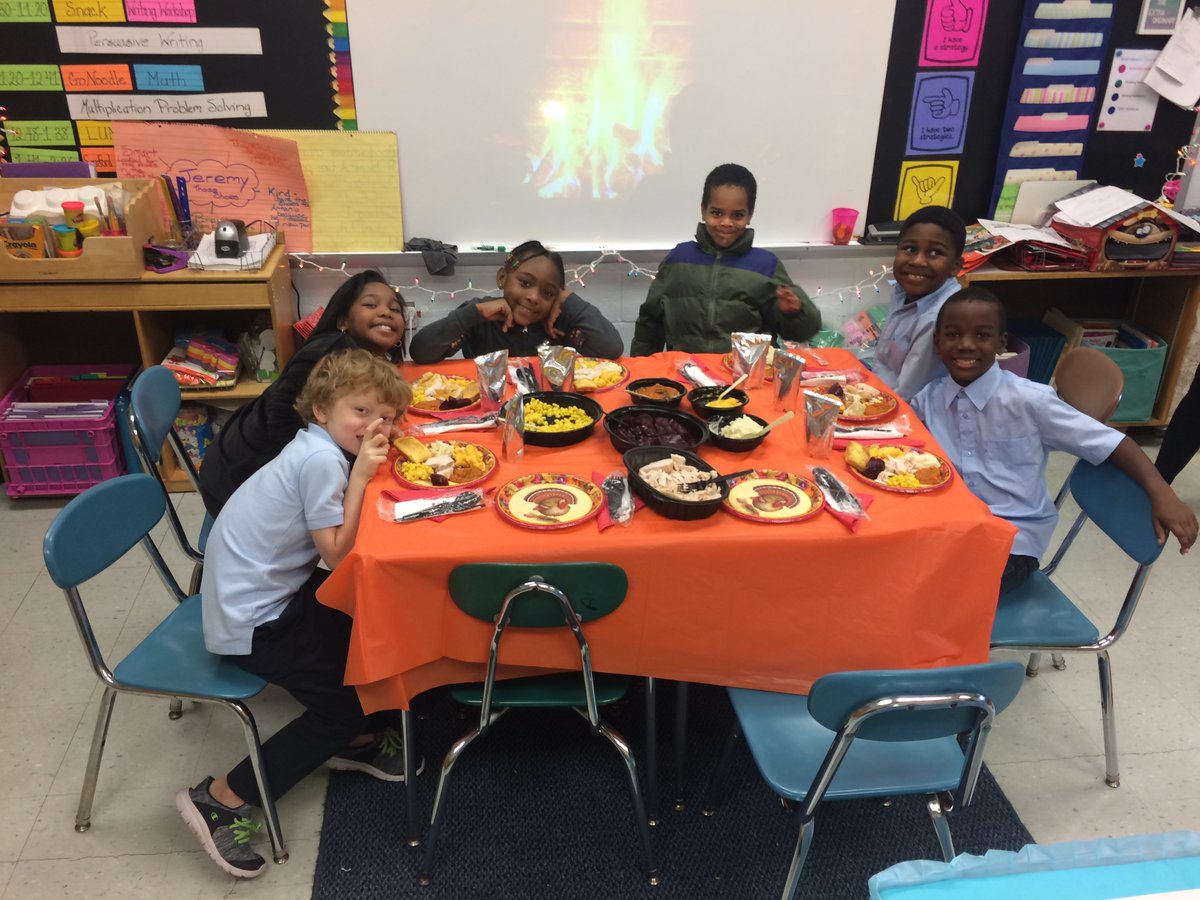 Celebrating Thanksgiving with a family feast.  Wishing everyone a 🦃Happy Thanksgiving🦃from our family to yours ❤️What are you thankful for this Thanksgiving? We are thankful to have each other❤️@ps22si <a href="/MJSIMPSON01/">Maria  J. Simpson</a> @SIBOD31 <a href="/NYCSchools/">NYC Public Schools</a> @vgallassio @ExecSupALodico @Drdididiva