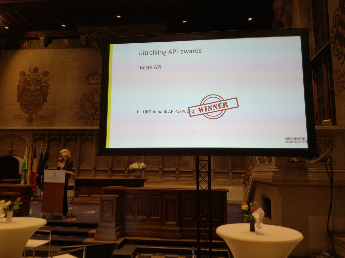 ArentsHA's tweet photo. De winnaar in de categorie "Beste API uit de publieke sector" is de UitDatabank (https://t.co/TPv07RfJ84), die een veelgeraadpleegde #databank met #cultuur activiteiten aanbiedt en een #UitPas om hier goedkoper naar toe te gaan. Al sinds 2007 bieden zij een veelgebruikte API aan https://t.co/g4QOpEldEd